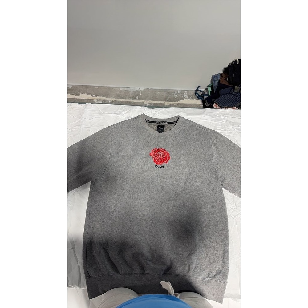 Vans Men's Large Gray Crewneck Sweatshirt Red Rose Embroidered Off the Wall
